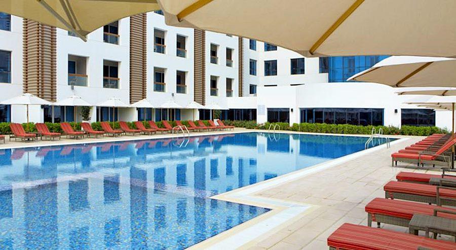 Four Points By Sheraton Аль-Айн Экстерьер фото The swimming pool at the hotel