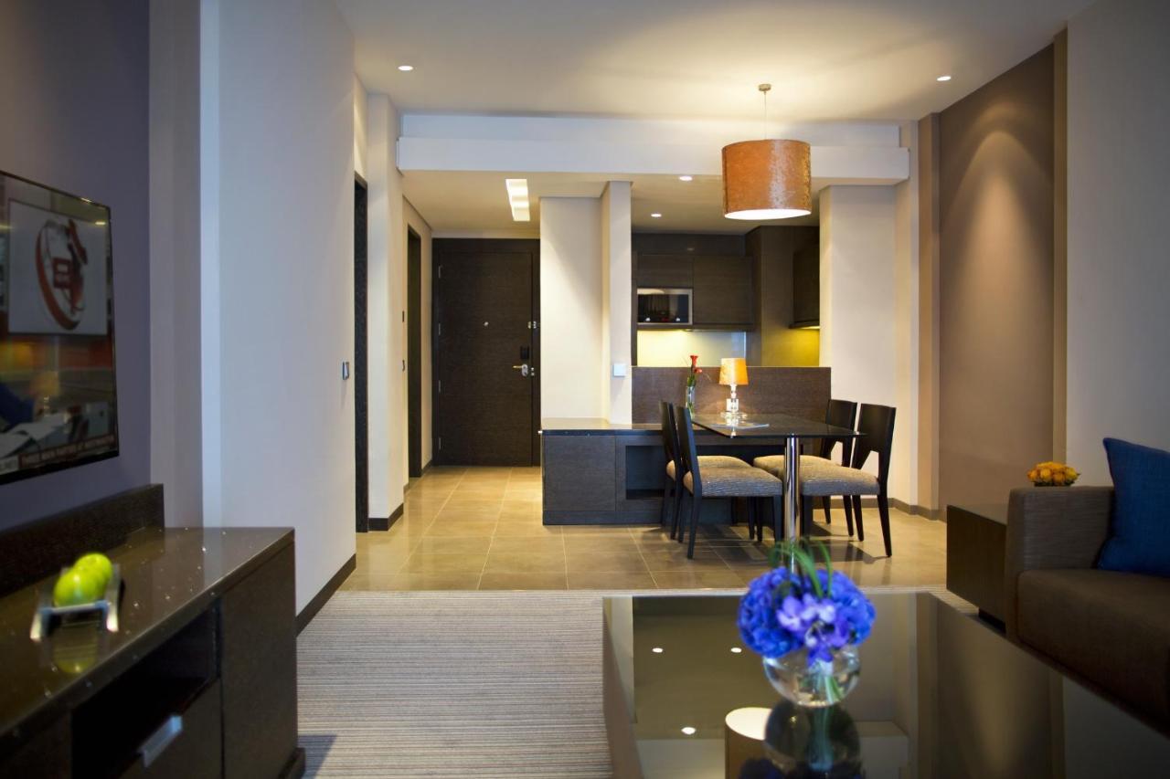 Four Points By Sheraton Аль-Айн Экстерьер фото A typical apartment interior