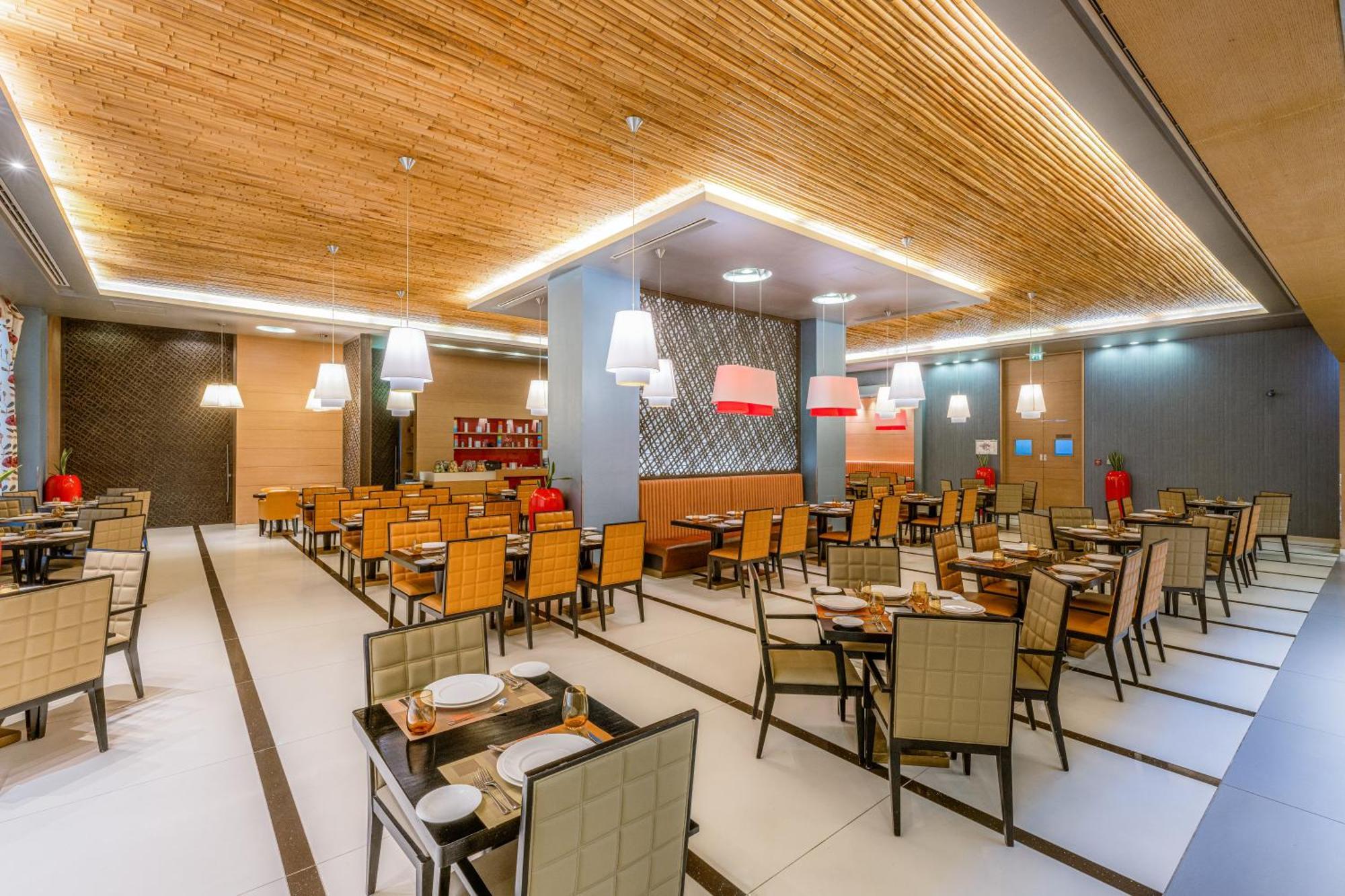 Four Points By Sheraton Аль-Айн Экстерьер фото Restaurant