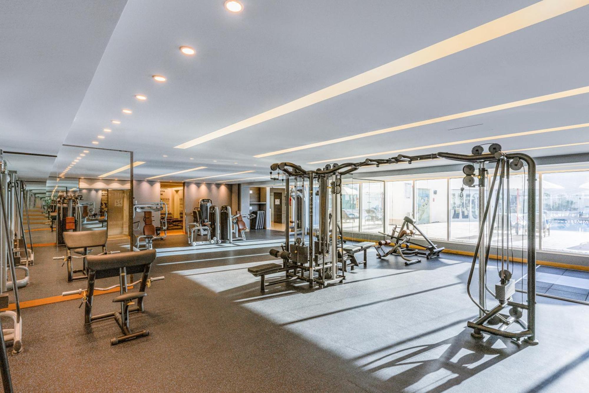 Four Points By Sheraton Аль-Айн Экстерьер фото The gym at the hotel