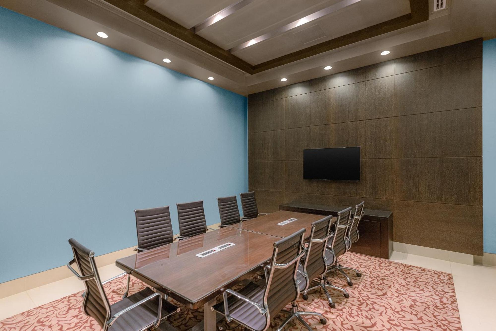 Four Points By Sheraton Аль-Айн Экстерьер фото Meeting room at the library