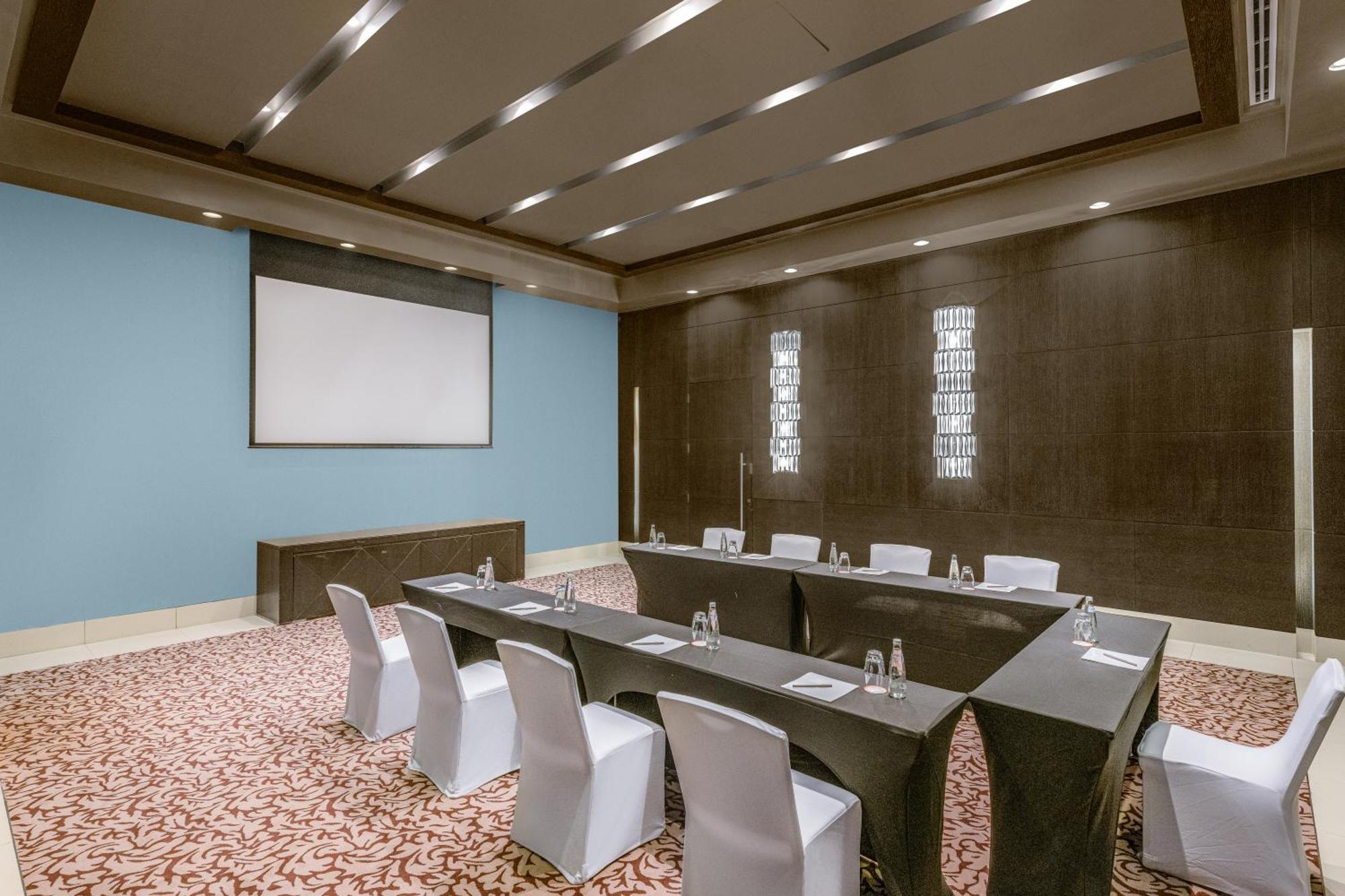 Four Points By Sheraton Аль-Айн Экстерьер фото Meeting room