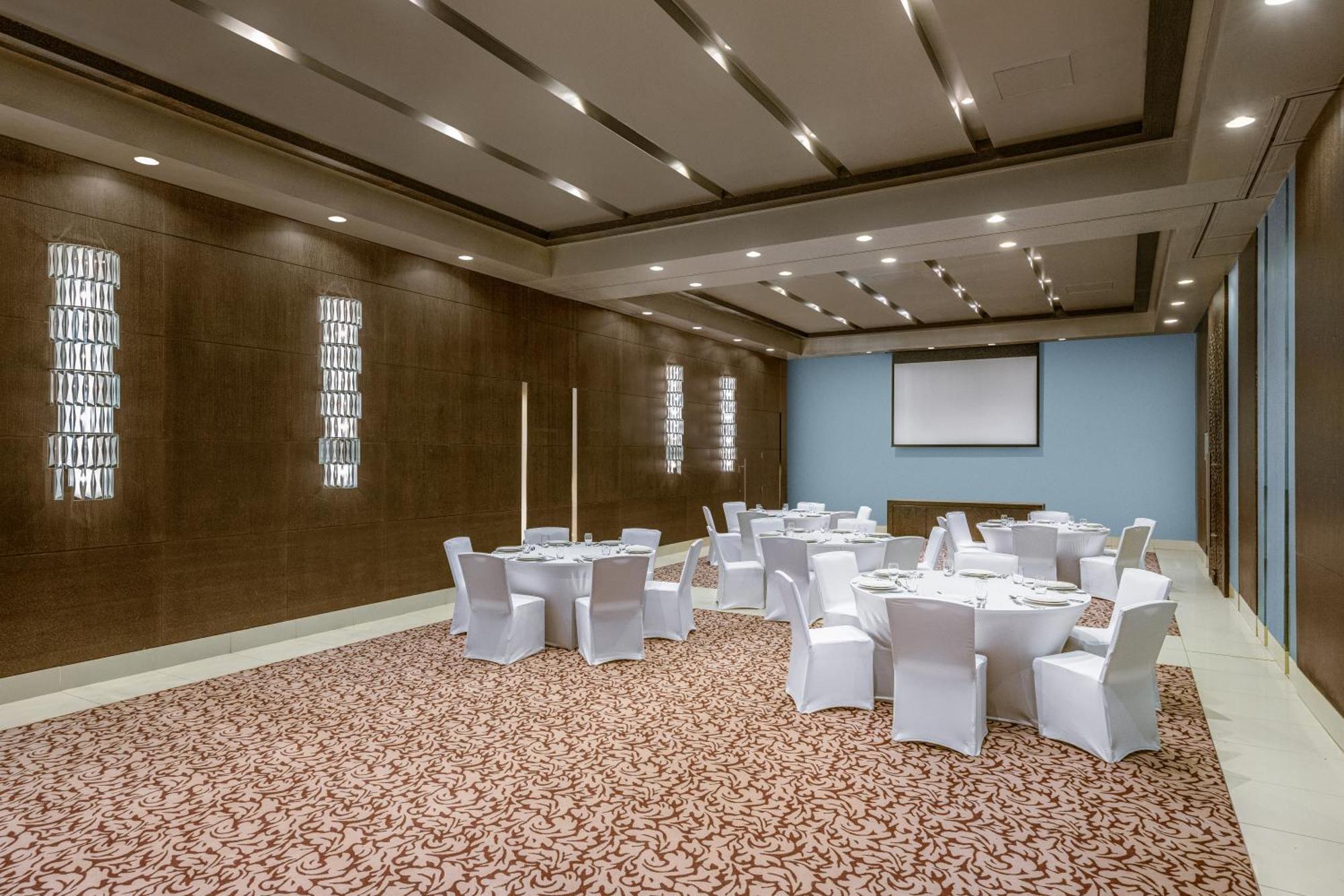 Four Points By Sheraton Аль-Айн Экстерьер фото Meeting room