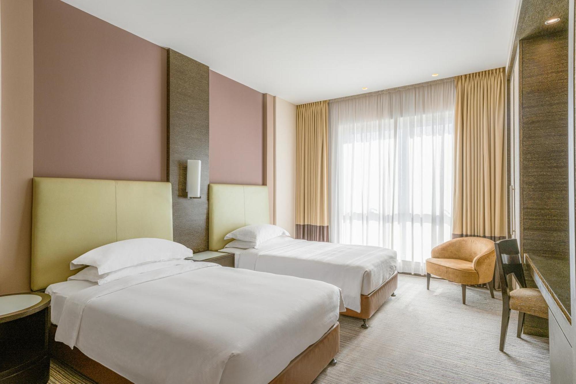Four Points By Sheraton Аль-Айн Экстерьер фото Deluxe room