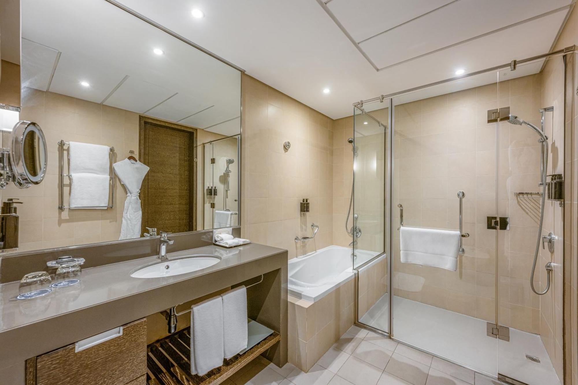Four Points By Sheraton Аль-Айн Экстерьер фото Bathroom