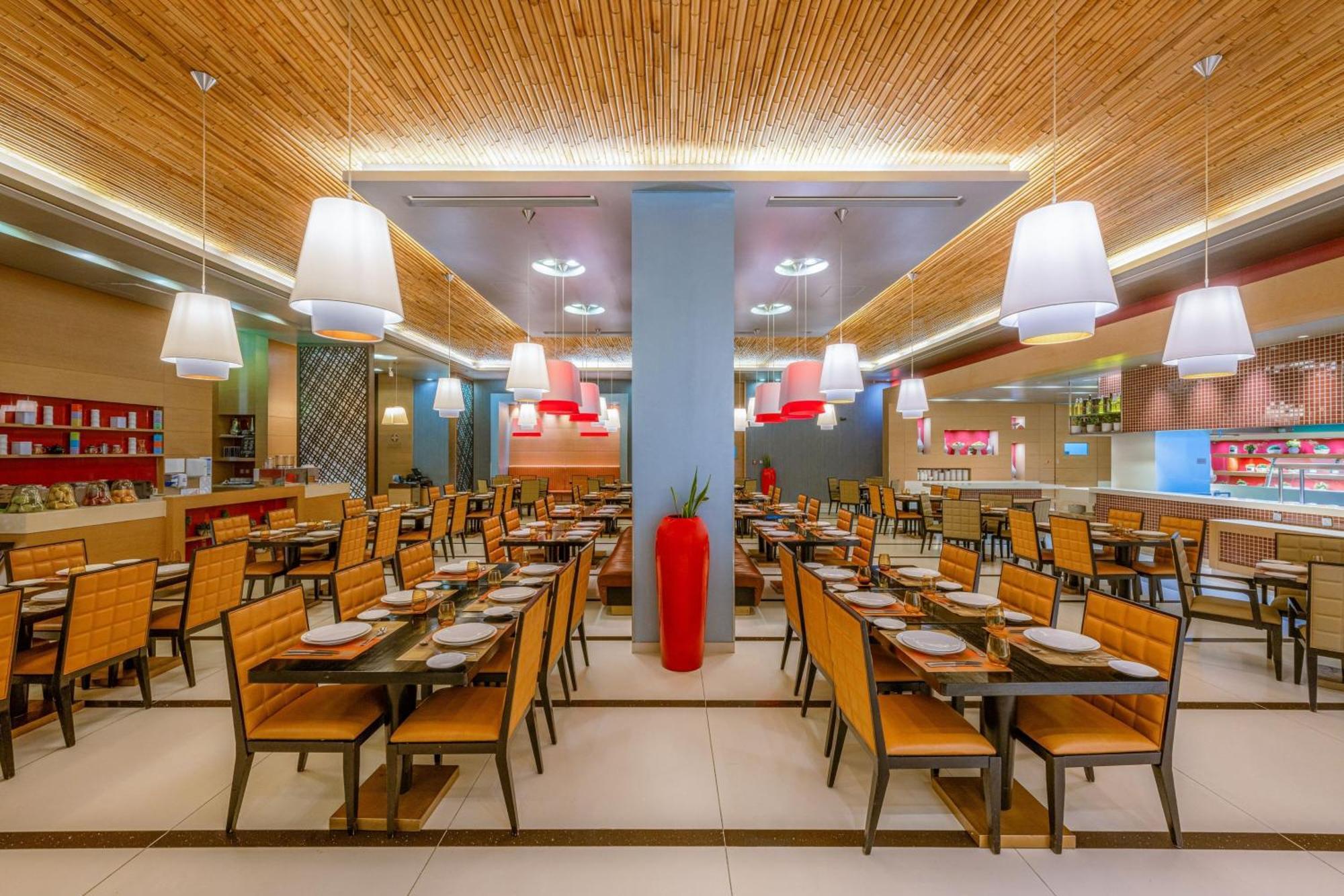 Four Points By Sheraton Аль-Айн Экстерьер фото The interior of a typical buffet restaurant