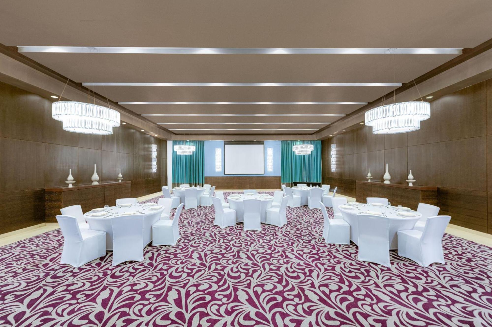 Four Points By Sheraton Аль-Айн Экстерьер фото Meeting room