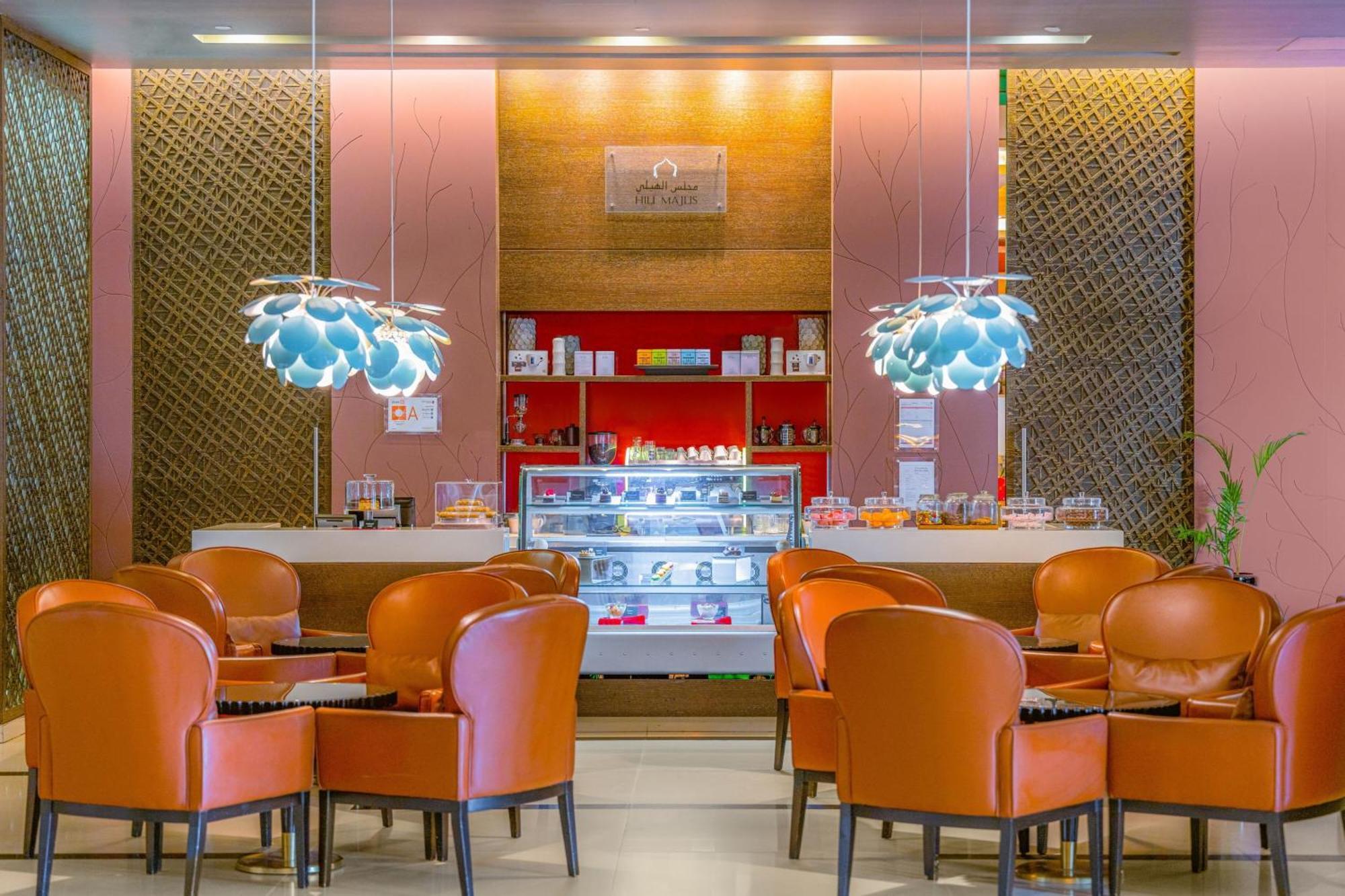 Four Points By Sheraton Аль-Айн Экстерьер фото The lounge at the airport